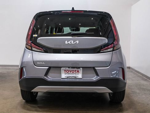 Used 2025 Kia Soul LX FWD image 8