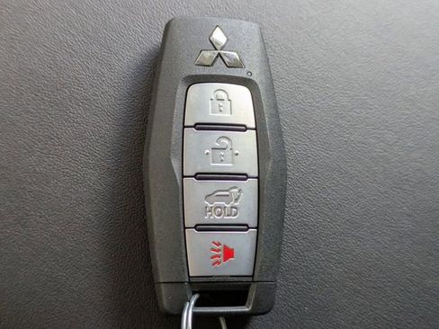 New 2026 Mitsubishi Outlander SE image 33