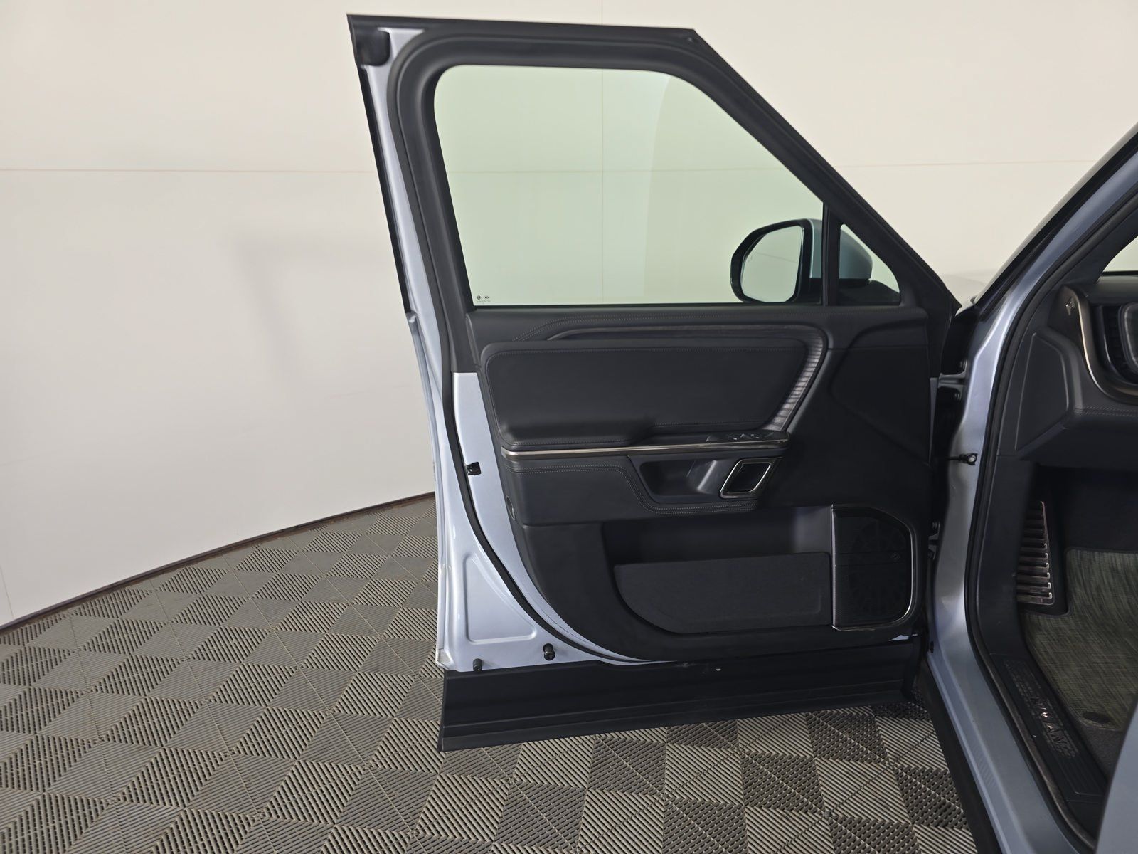 Used 2023 Rivian R1S Adventure Quad AWD/4WD image 16