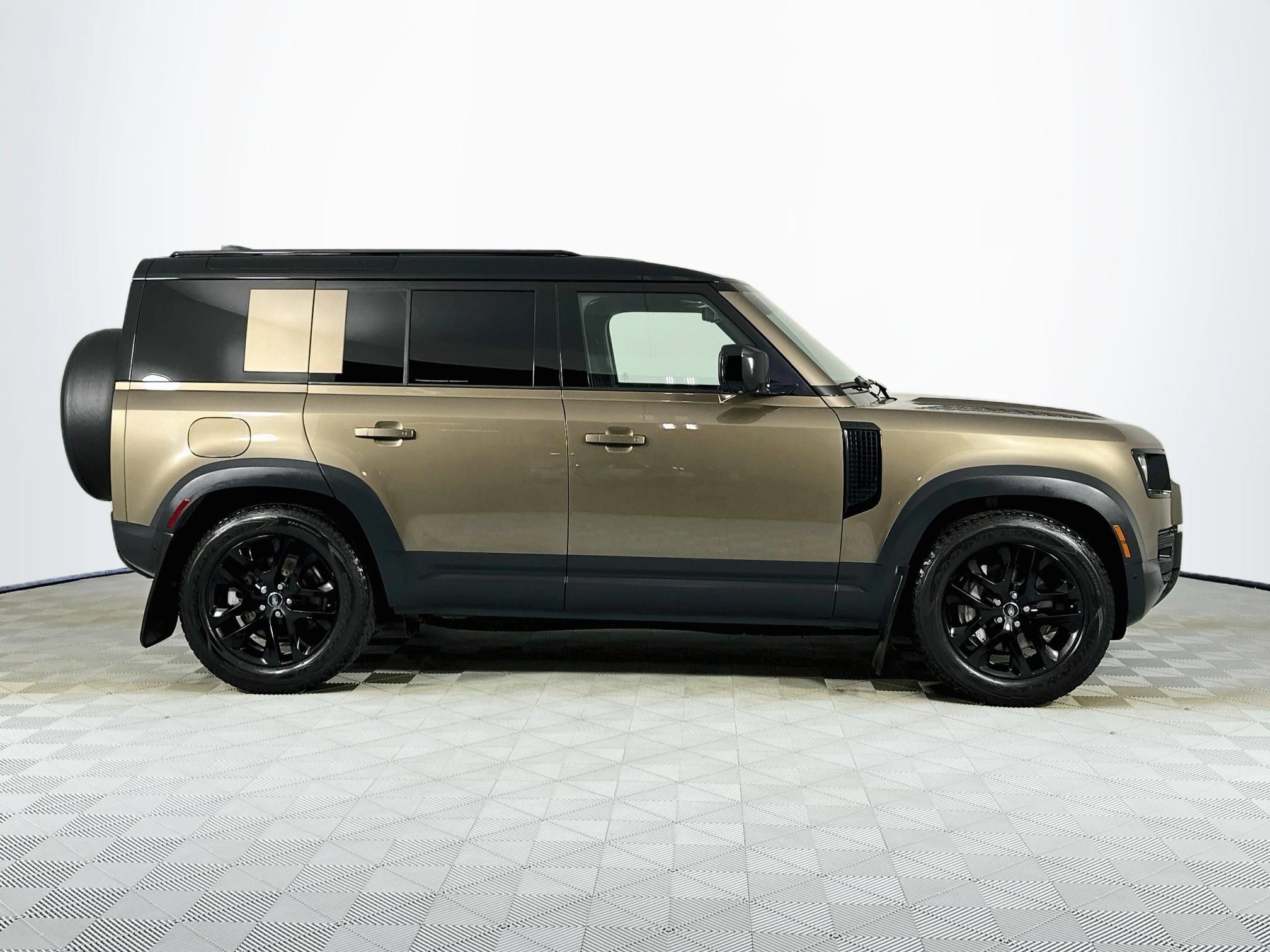 Used 2020 Land Rover Defender 110 HSE AWD/4WD image 4