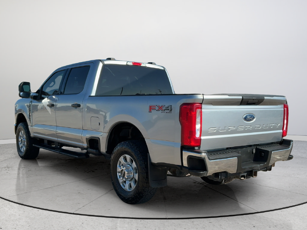 Used 2023 Ford F250 XLT w/ FX4 Off-Road Package AWD/4WD image 4