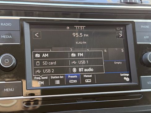 Used 2022 Volkswagen Tiguan S image 11