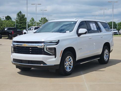 Used 2025 Chevrolet Tahoe LS RWD image 3