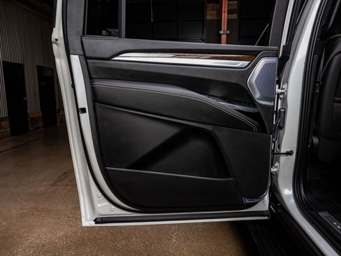 Used 2025 Cadillac Escalade ESV Sport Platinum image 41