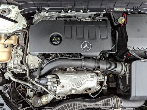 Used 2021 Mercedes-Benz GLB 250 4MATIC image 52