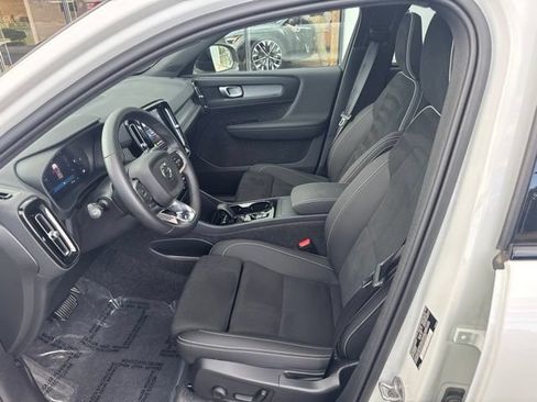 Used 2025 Volvo XC40 B5 Plus AWD/4WD image 20