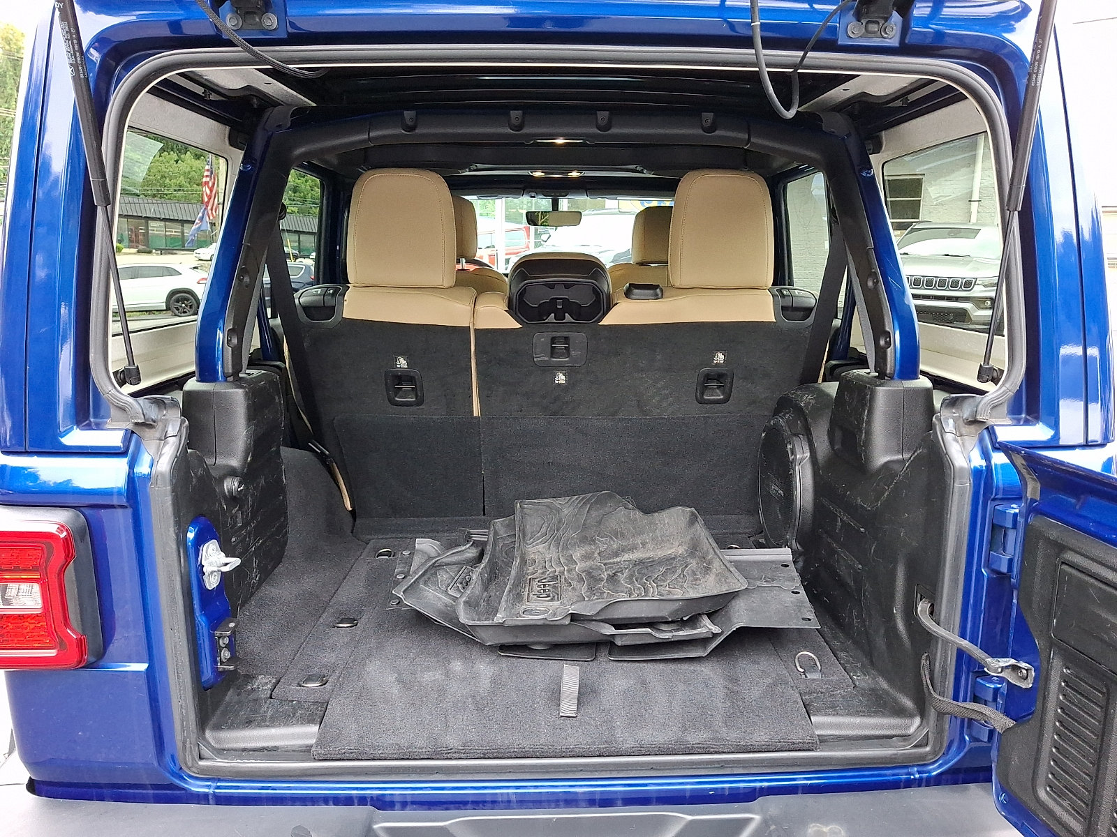 Certified 2019 Jeep Wrangler Unlimited Sahara AWD/4WD image 29