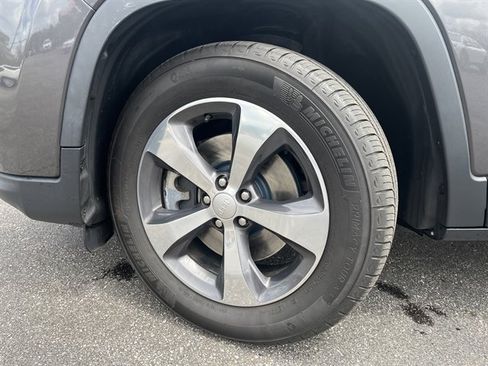 Used 2020 Jeep Cherokee Limited AWD/4WD image 13
