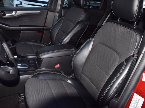 Used 2024 Ford Escape SE image 31