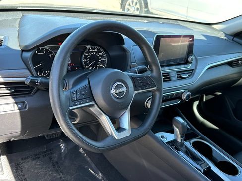 Used 2024 Nissan Altima 2.5 SV FWD image 22