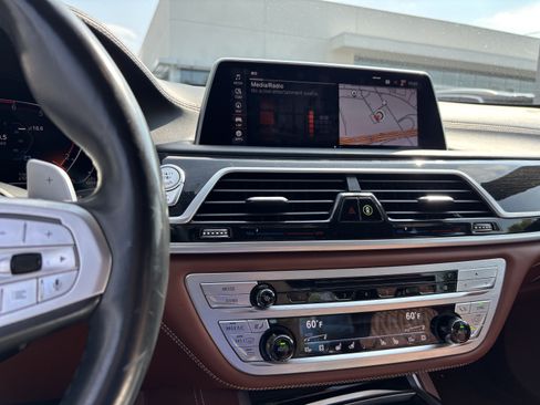 Used 2020 BMW 750i xDrive w/ Executive Package AWD/4WD image 30