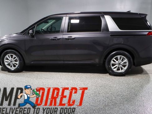 Used 2024 Kia Carnival LX image 10