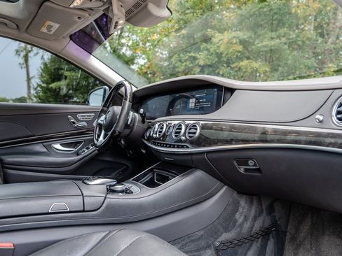 Used 2019 Mercedes-Benz S 560 Sedan w/ AMG Line Exterior image 33