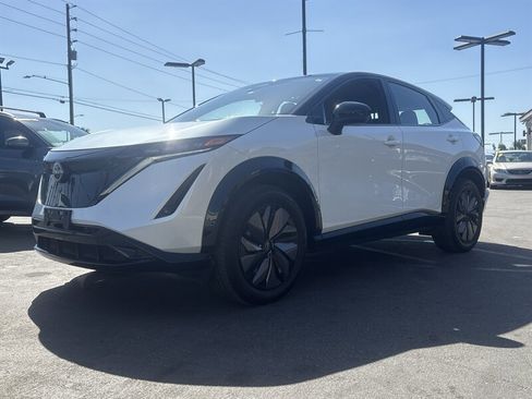 Used 2023 Nissan Ariya AWD image 2