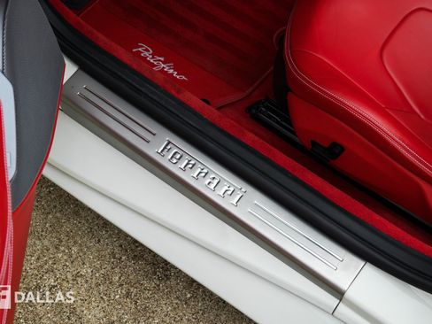Used 2019 Ferrari Portofino RWD image 21