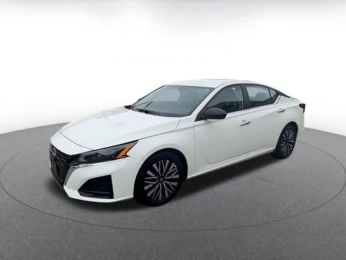 Used 2025 Nissan Altima 2.5 SV image 7
