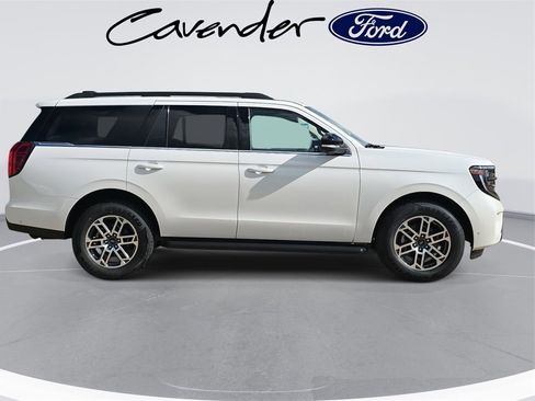 New 2025 Ford Expedition Active image 5