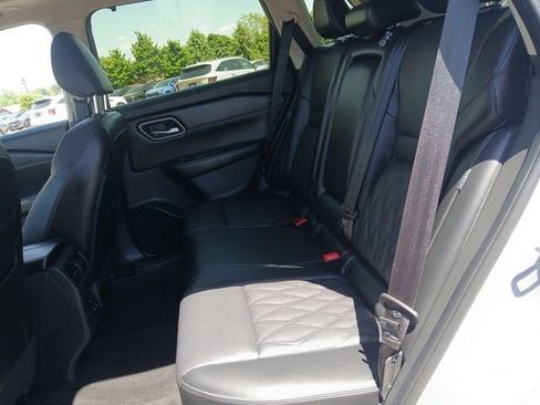 Used 2024 Nissan Rogue Platinum w/ Platinum Premium Package AWD/4WD image 23