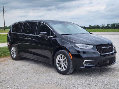 Used 2024 Chrysler Pacifica Touring-L