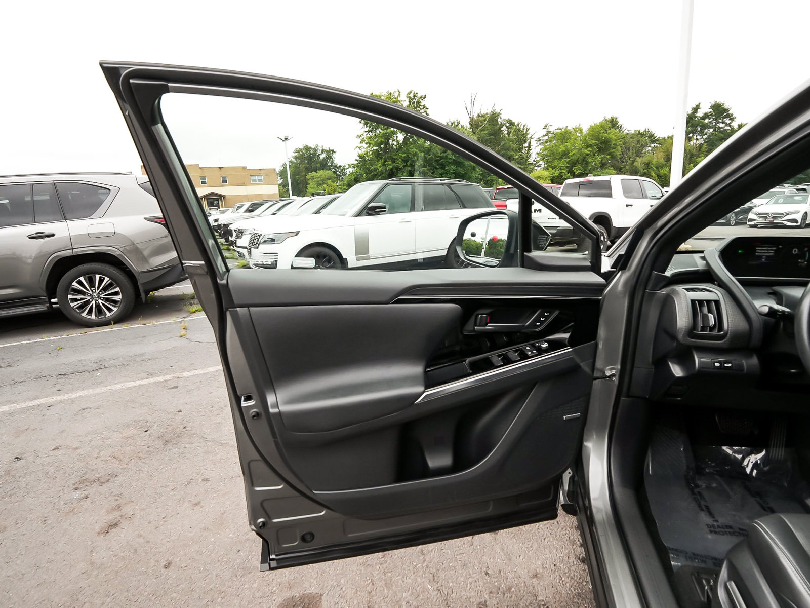 Used 2023 Subaru Solterra AWD image 10