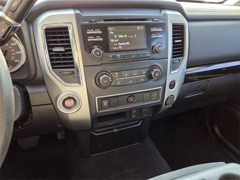 Used 2017 Nissan Titan SV image 29
