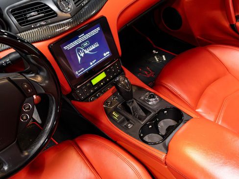 Used 2018 Maserati GranTurismo Sport image 9