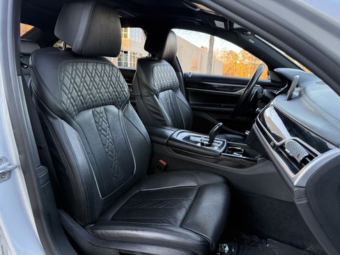 Used 2019 BMW 750i xDrive w/ Executive Package image 39