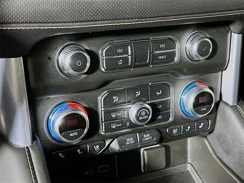 Used 2022 GMC Yukon SLT w/ SLT Premium Package image 15