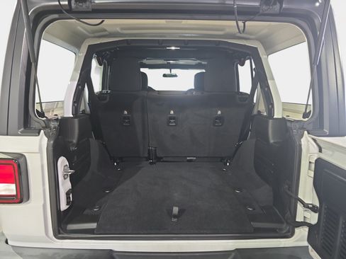 Used 2018 Jeep Wrangler Unlimited Sport S AWD/4WD image 27