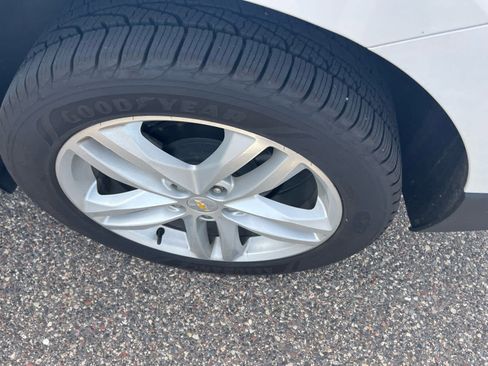 Used 2019 Chevrolet Equinox Premier AWD/4WD image 8