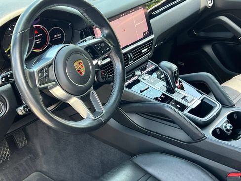 Certified 2020 Porsche Cayenne E-Hybrid AWD/4WD image 4