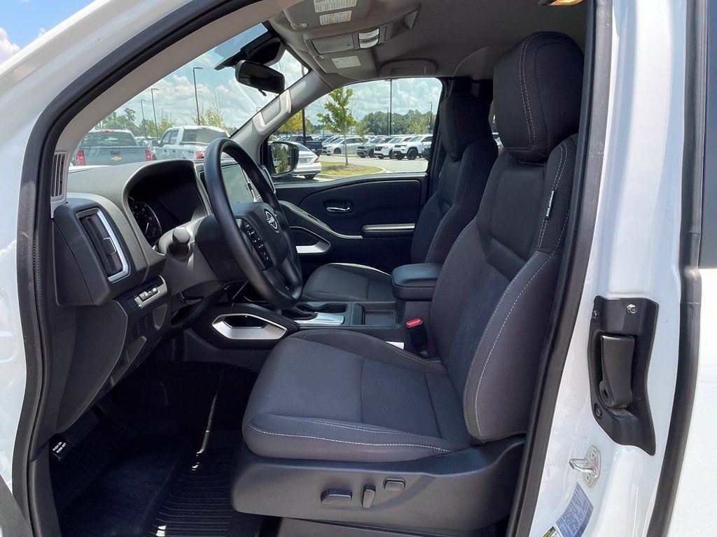 Used 2025 Nissan Frontier SV RWD image 35