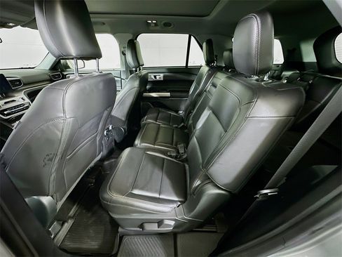 Used 2022 Ford Explorer XLT w/ Equipment Group 202A image 15
