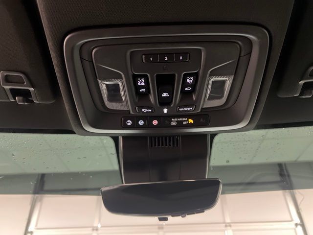 Used 2025 Chevrolet Silverado 3500 High Country w/ High Country Premium Package AWD/4WD image 41
