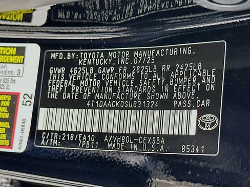 Used 2025 Toyota Camry SE image 32