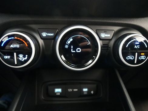 New 2025 Hyundai Venue Limited image 37