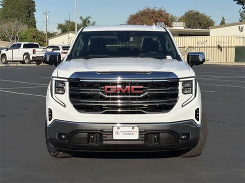 Used 2025 GMC Sierra 1500 SLT image 2