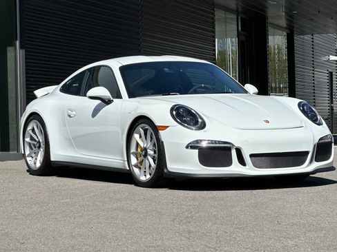 Certified 2016 Porsche 911 R RWD image 10