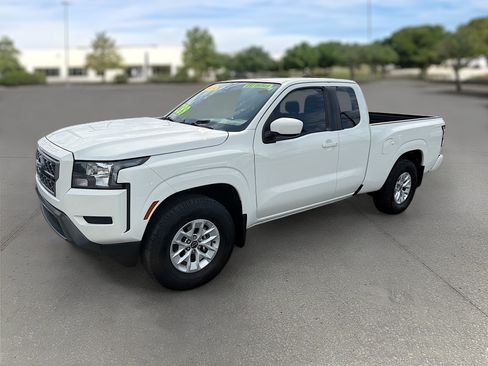 Used 2024 Nissan Frontier SV w/ Technology Package RWD image 3