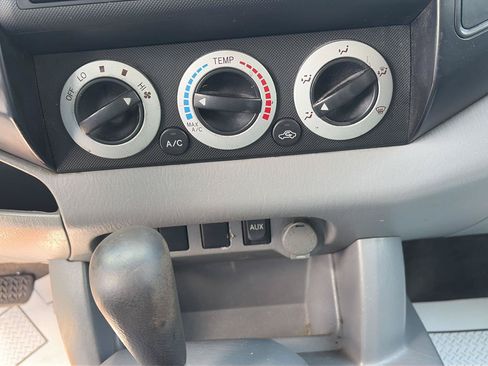Used 2011 Toyota Tacoma 2WD Regular Cab image 17