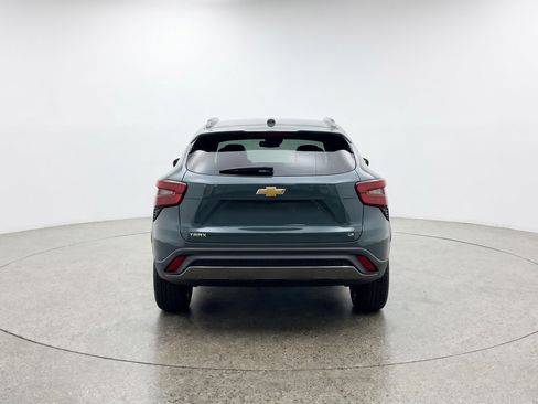 Used 2025 Chevrolet Trax LT w/ LT Convenience Package FWD image 7