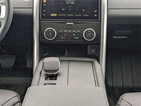 Used 2024 Land Rover Discovery S image 22