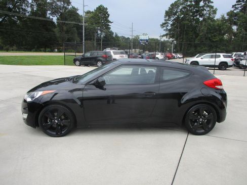 Used 2017 Hyundai Veloster Value Edition FWD image 24