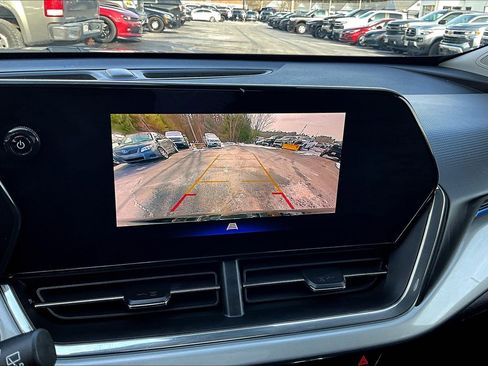 Used 2025 Chevrolet Trax LT w/ Driver Confidence Package image 9