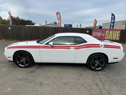 Used 2013 Dodge Challenger SXT image 8