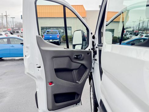 Used 2023 Ford Transit 350 XLT image 31