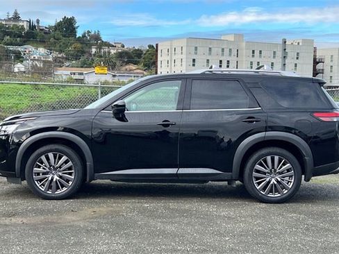 Used 2023 Nissan Pathfinder SL w/ SL Premium Package image 10