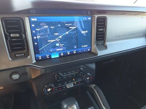 Used 2023 Ford Bronco Outer Banks AWD/4WD image 11
