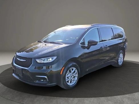 Used 2022 Chrysler Pacifica Touring-L FWD image 28