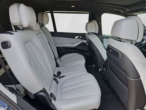 Used 2025 BMW X7 xDrive40i w/ Premium Package AWD/4WD image 28